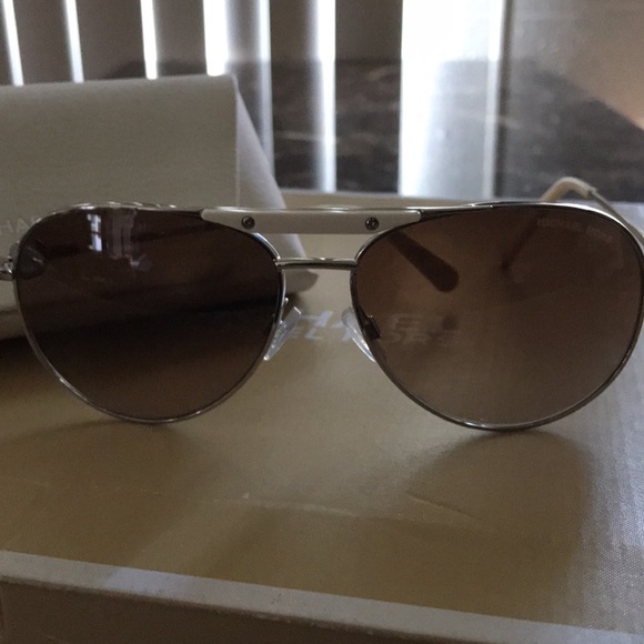 Vintage 90’s Michael Kors aviator sunglasses with original case - Picture 12 of 16